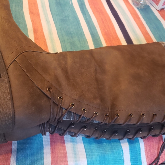Faux suede boot with lace up corset design - Picture 2 of 5